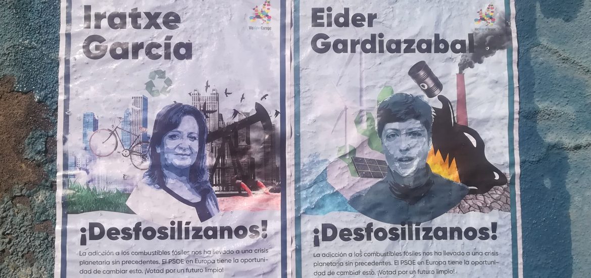 Carteles de la campaña Desfosilízanos con las caras de Eider Gardiazabal Rubial e Iratxe García